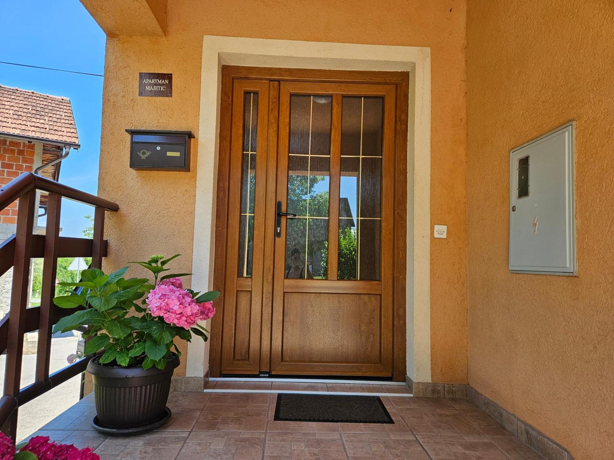 Apartment Majetic Gornji Vaganac エクステリア 写真